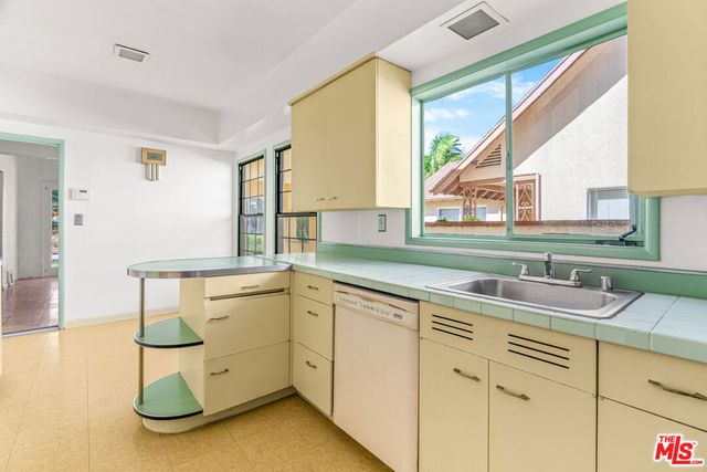 1838 S Victoria Avenue, Los Angeles, CA 90019