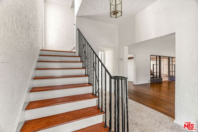 1838 S Victoria Avenue, Los Angeles, CA 90019
