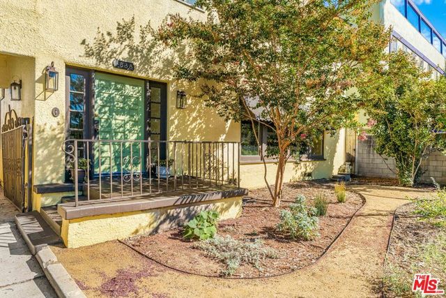 1838 S Victoria Avenue, Los Angeles, CA 90019