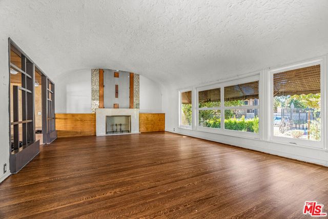 1838 S Victoria Avenue, Los Angeles, CA 90019