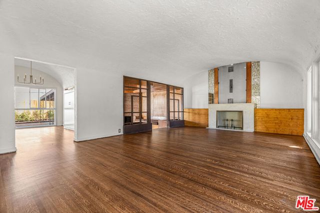 1838 S Victoria Avenue, Los Angeles, CA 90019