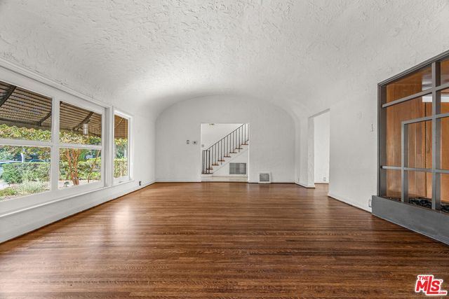 1838 S Victoria Avenue, Los Angeles, CA 90019