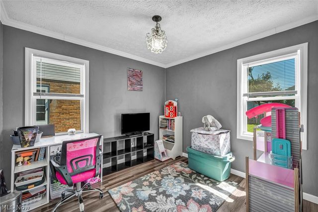 2515 9th Street, Cuyahoga Falls, OH 44221