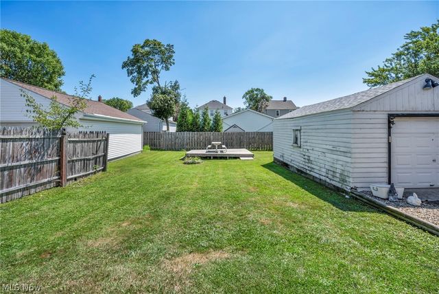 2515 9th Street, Cuyahoga Falls, OH 44221