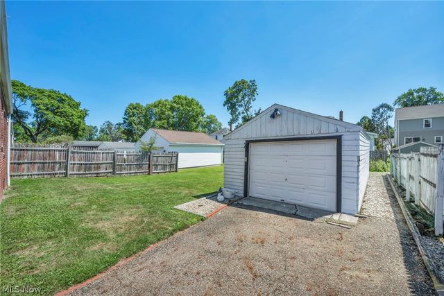 2515 9th Street, Cuyahoga Falls, OH 44221