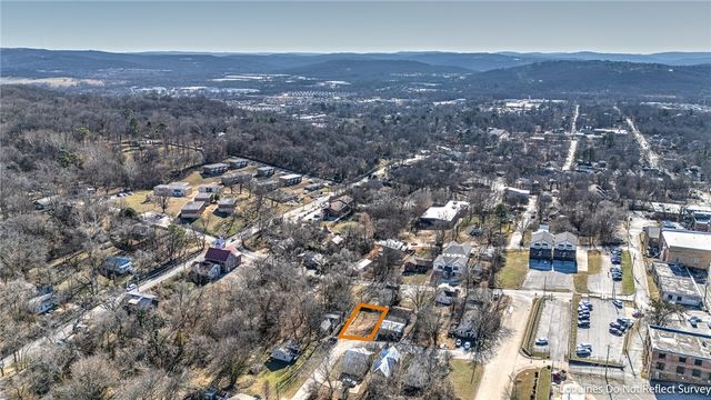 171 E Meadow Street, Fayetteville, AR 72701