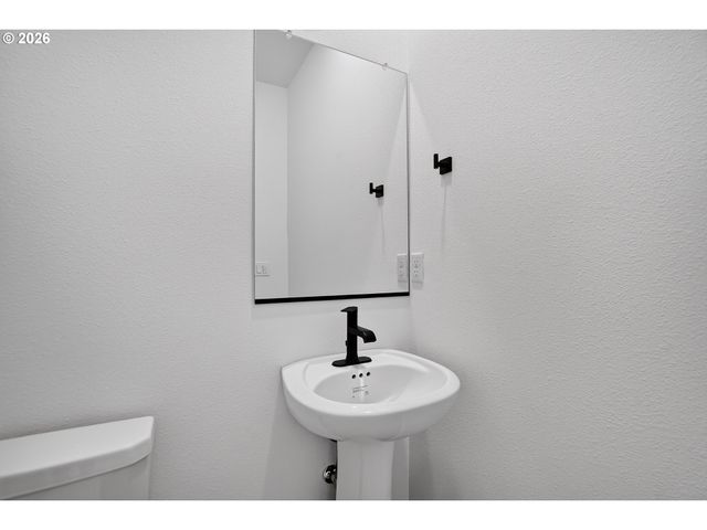 533 Upland Ave, Woodburn, OR 97071