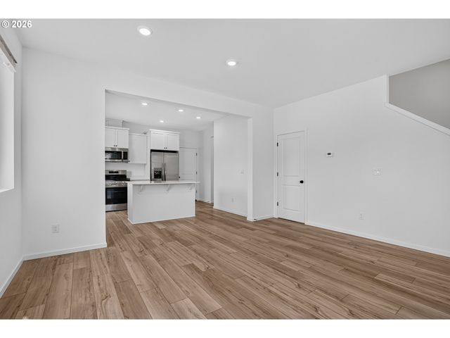 533 Upland Ave, Woodburn, OR 97071