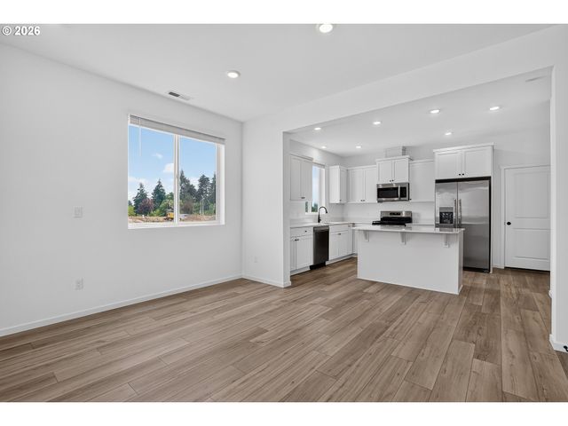 533 Upland Ave, Woodburn, OR 97071