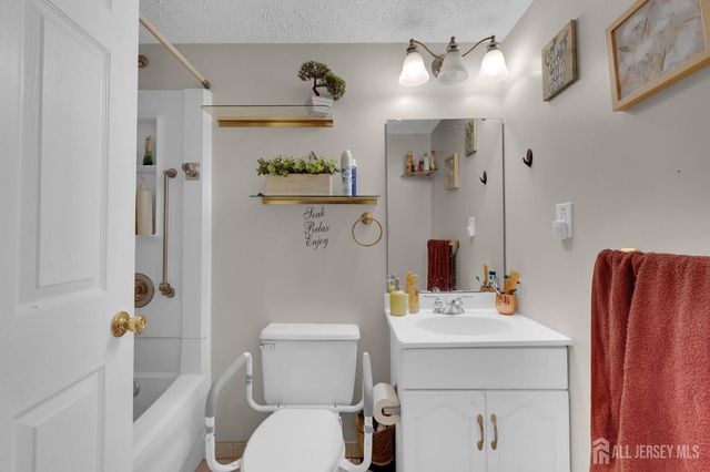 89 Doe Court, South Brunswick, NJ 08852