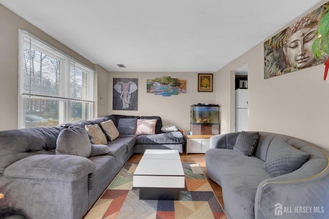 89 Doe Court, South Brunswick, NJ 08852