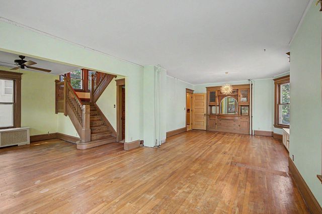 987 Earl Street, Saint Paul, MN 55106