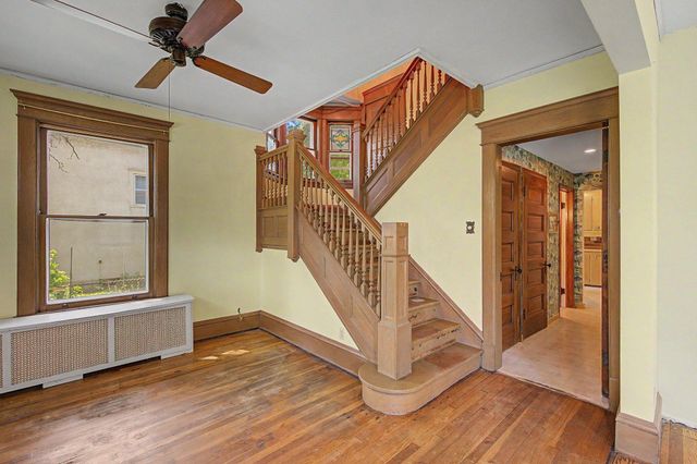 987 Earl Street, Saint Paul, MN 55106