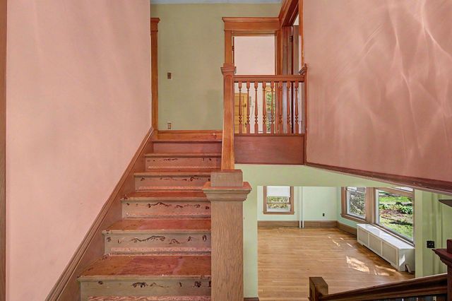 987 Earl Street, Saint Paul, MN 55106