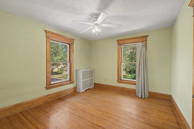 987 Earl Street, Saint Paul, MN 55106