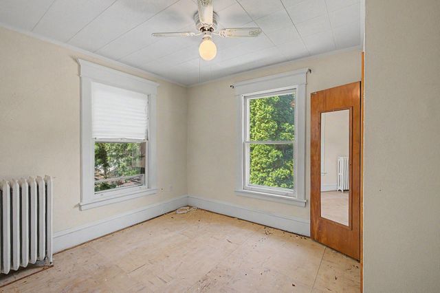 987 Earl Street, Saint Paul, MN 55106