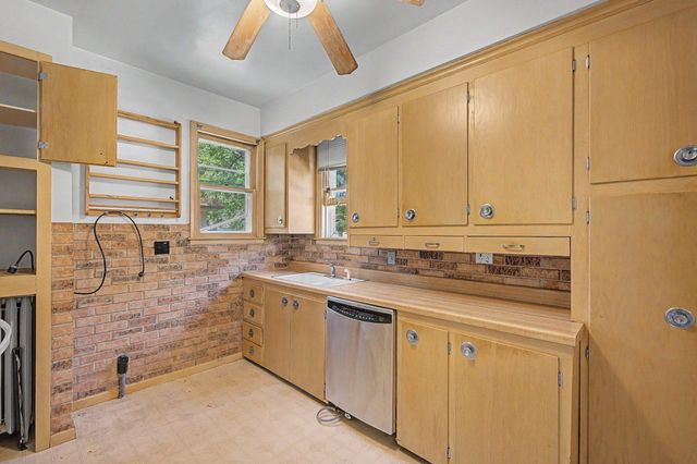 987 Earl Street, Saint Paul, MN 55106