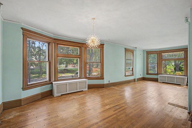 987 Earl Street, Saint Paul, MN 55106