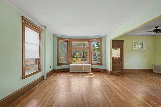987 Earl Street, Saint Paul, MN 55106