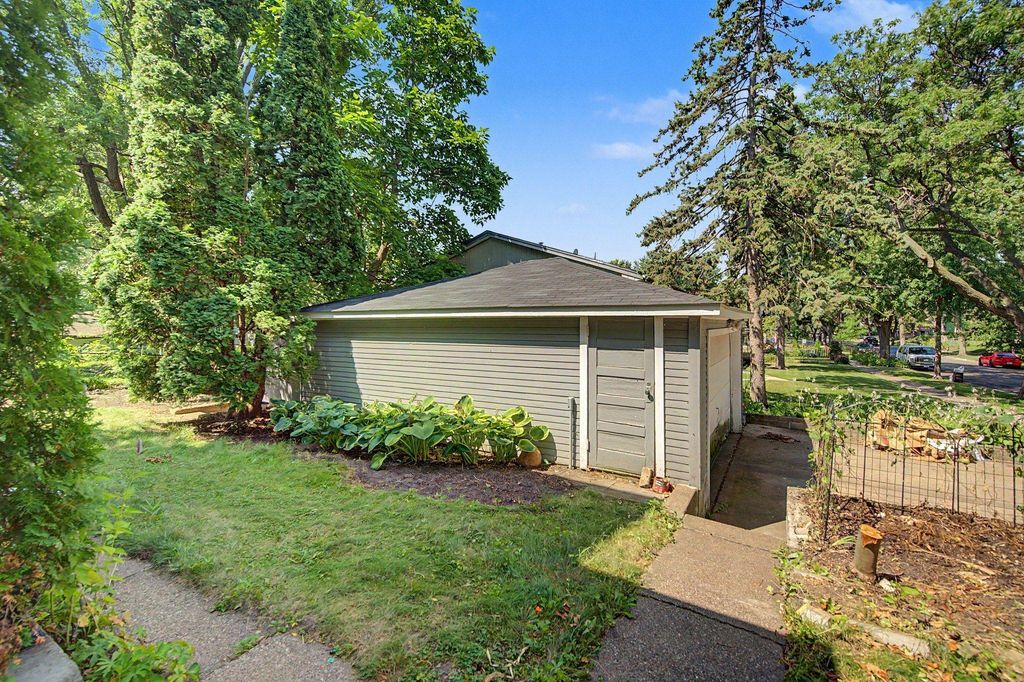 987 Earl Street, Saint Paul, MN 55106 — photo 3
