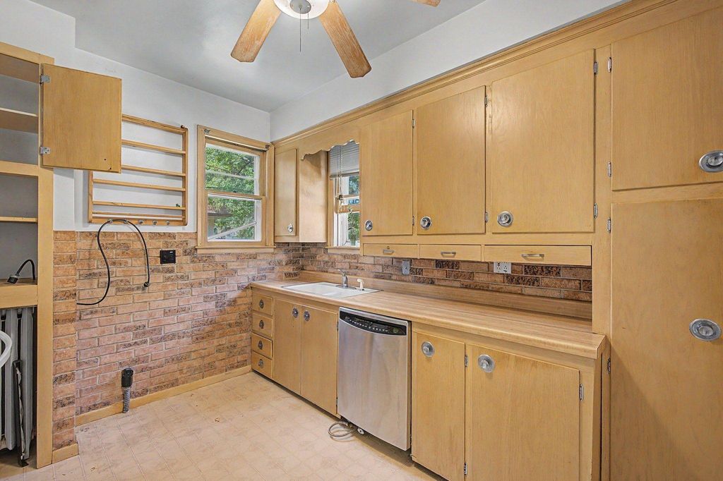 987 Earl Street, Saint Paul, MN 55106 — photo 4
