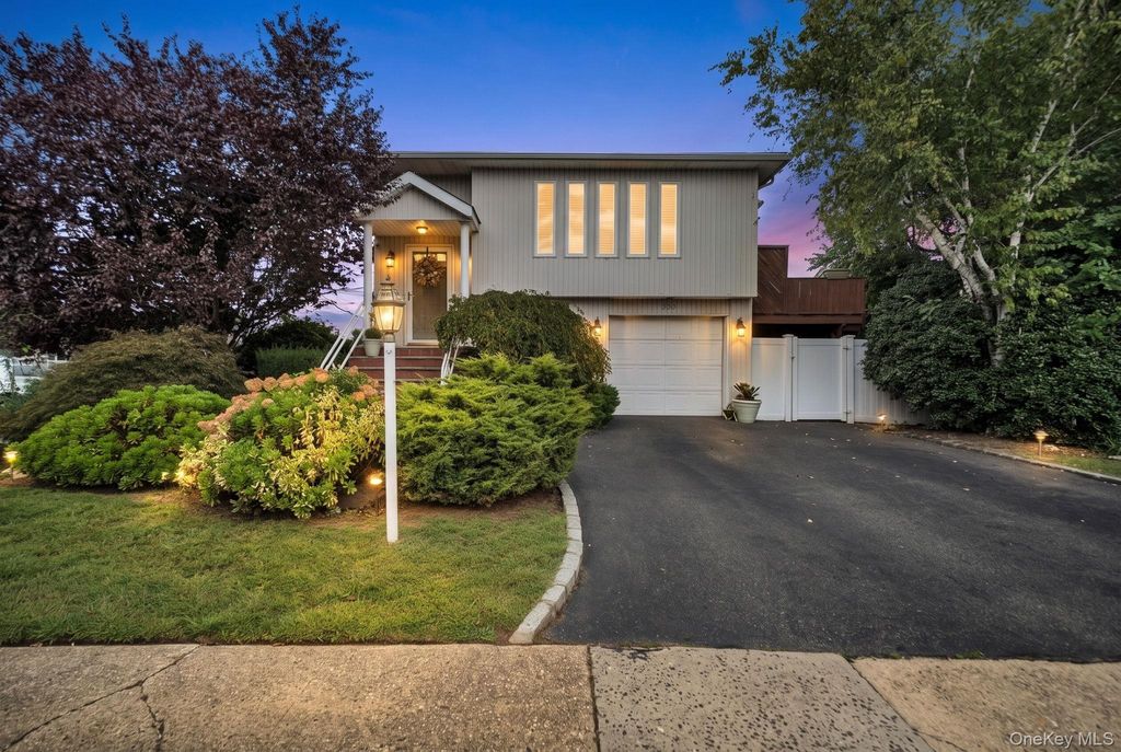 285 N Oak Street, Massapequa, NY 11758 — exterior
