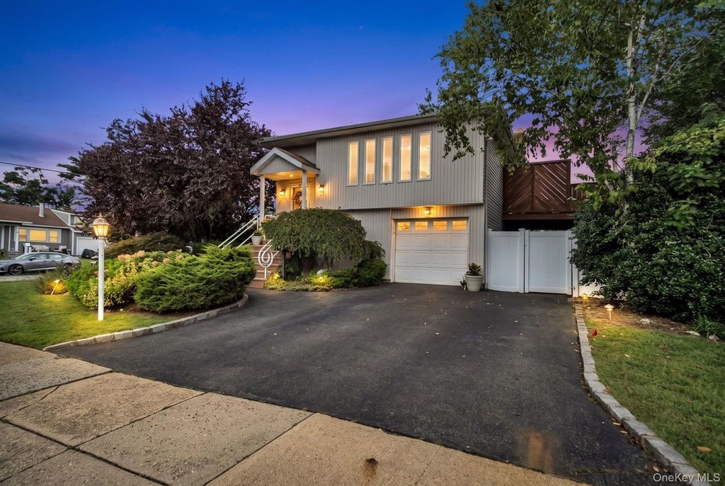 285 N Oak Street, Massapequa, NY 11758 — photo 2