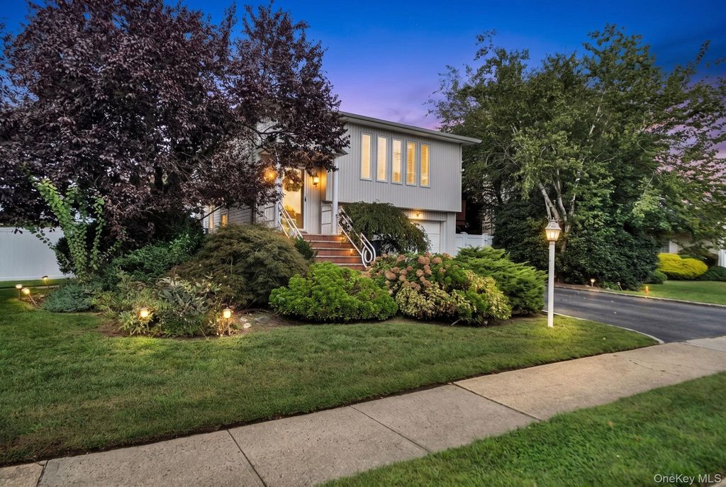 285 N Oak Street, Massapequa, NY 11758 — photo 3