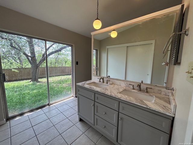6510 RIDGE CREEK DR, San Antonio, TX 78233