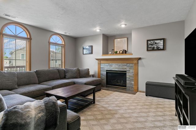 6120 Cheney Ridge Circle, Lincoln, NE 68516