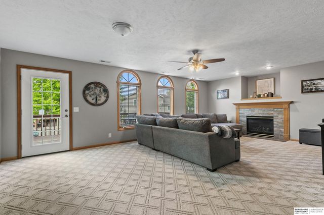 6120 Cheney Ridge Circle, Lincoln, NE 68516