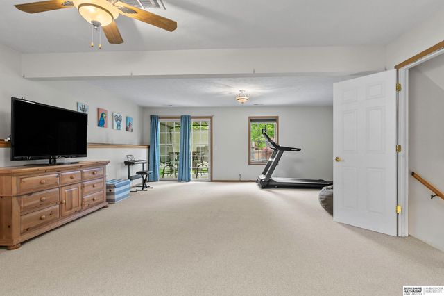 6120 Cheney Ridge Circle, Lincoln, NE 68516