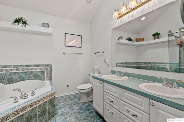 6120 Cheney Ridge Circle, Lincoln, NE 68516