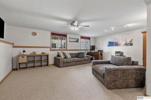 6120 Cheney Ridge Circle, Lincoln, NE 68516
