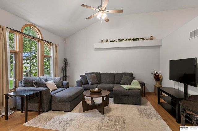 6120 Cheney Ridge Circle, Lincoln, NE 68516