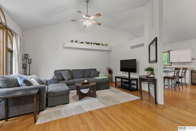 6120 Cheney Ridge Circle, Lincoln, NE 68516