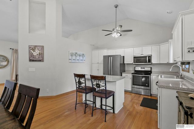 6120 Cheney Ridge Circle, Lincoln, NE 68516