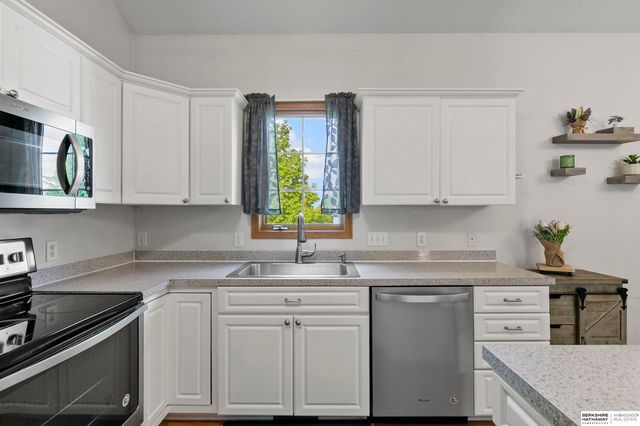 6120 Cheney Ridge Circle, Lincoln, NE 68516