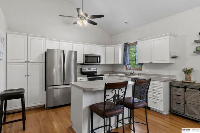 6120 Cheney Ridge Circle, Lincoln, NE 68516