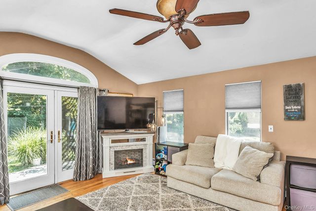 58 Crescent Place, Smithtown, NY 11787
