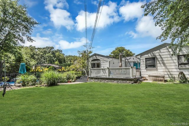 58 Crescent Place, Smithtown, NY 11787