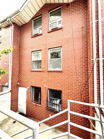 13-03 A 128th St, College Point, NY 11356