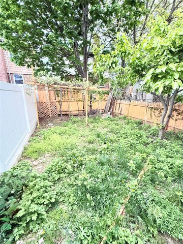 13-03 A 128th St, College Point, NY 11356