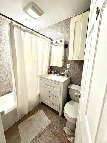13-03 A 128th St, College Point, NY 11356