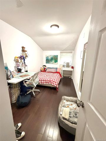 13-03 A 128th St, College Point, NY 11356