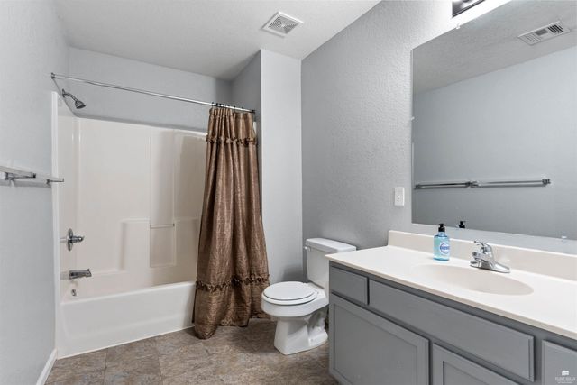 1312 Newfoundland Drive, Manhattan, KS 66503