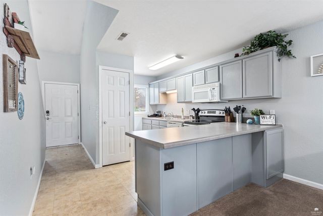 1312 Newfoundland Drive, Manhattan, KS 66503