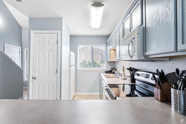 1312 Newfoundland Drive, Manhattan, KS 66503