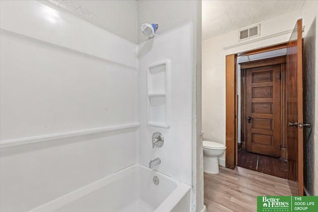 1512 N 40 Street, Omaha, NE 68111
