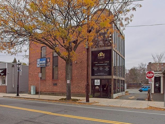 49 Lowell St, Peabody, MA 01960